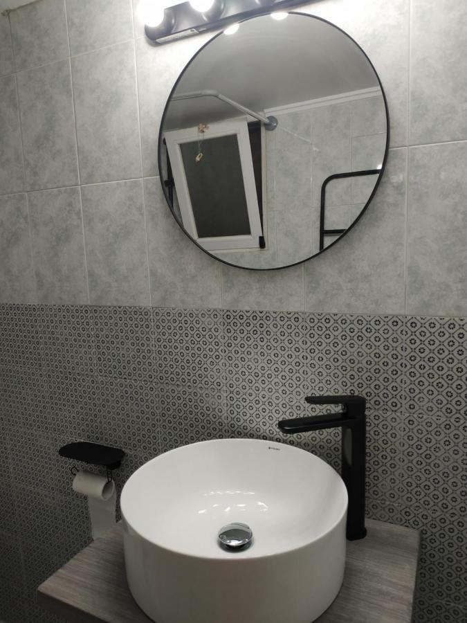 Cozy Apartment Near Metro Station Agia Marina Atenas Exterior foto